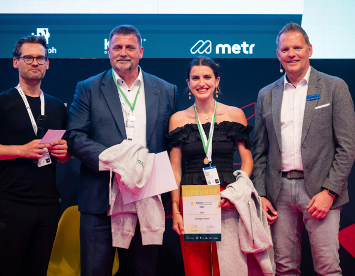 Digitalpioniere der Wohnungswirtschaft - Gruppenfoto u.a. mit Dr. Henri Lüdeke